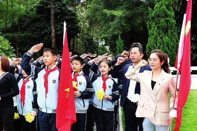 苏菲亚和安伯的休闲装